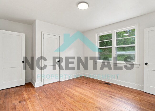 Building Photo - 141 Marthas Ln-
