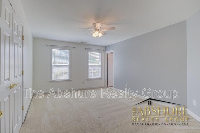 Building Photo - 1410 Fairfax Woods Dr