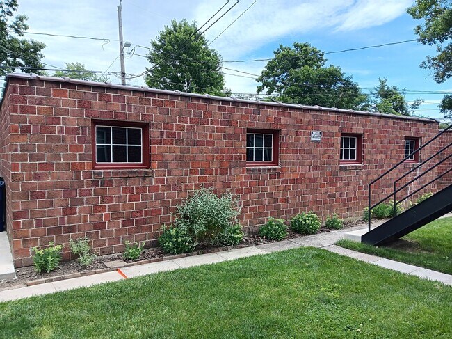 Building Photo - 802 Kenwick Rd