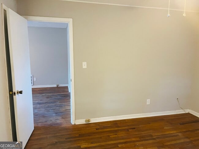 Building Photo - 531 Locke St