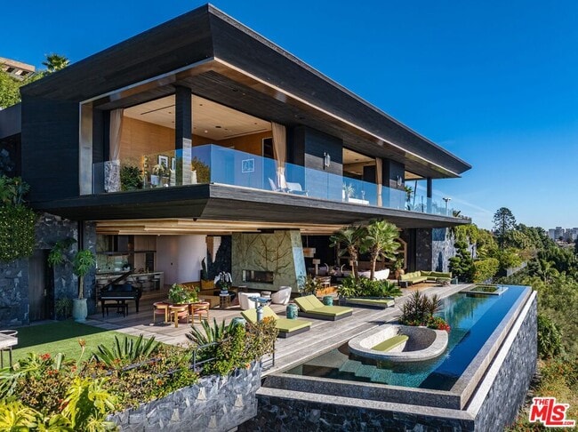 Building Photo - 1851 N Stanley Ave