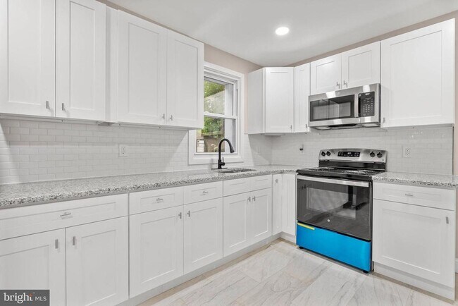Building Photo - 4956 Baynton St
