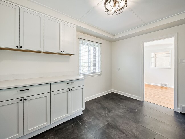 Building Photo - Spacious 3BR Home with Expansive 1-Acre Lot!