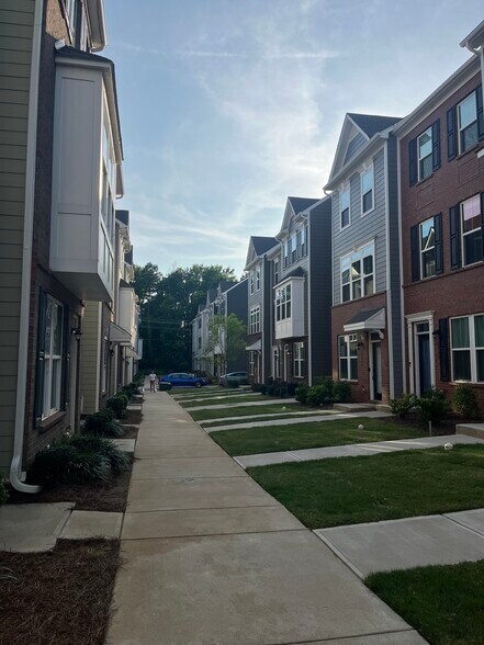 Building Photo - 6300 Cleburne Ct