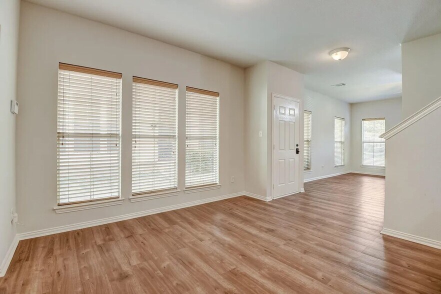 Building Photo - 328 Regency Dr