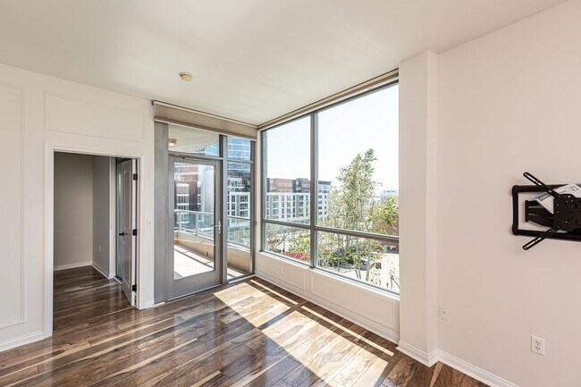 Building Photo - ***2 BED 2 BATH CONDO***PET-FRIENDLY***ASS...