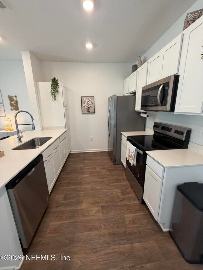 Building Photo - 947 Rivertree Pl