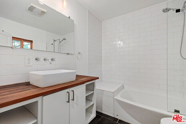 Building Photo - 1453 Hepner Ave