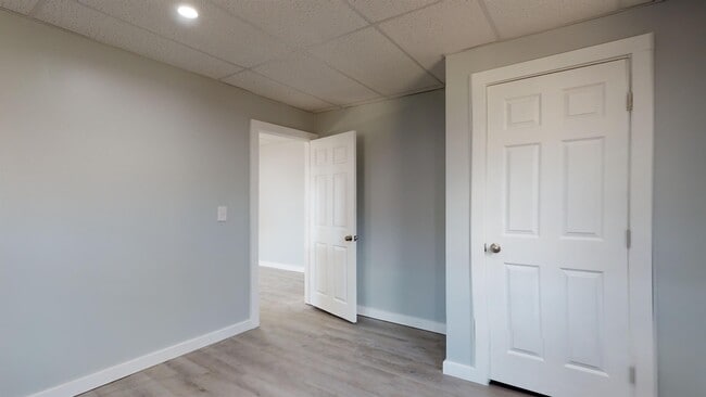 Building Photo - 7 Island Ave