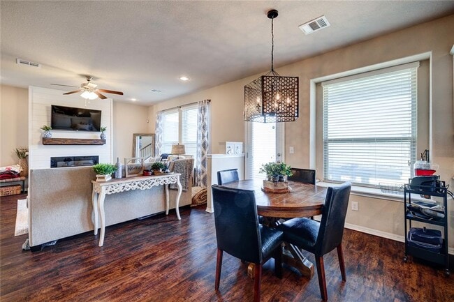Building Photo - 5901 Scenic Lake Dr
