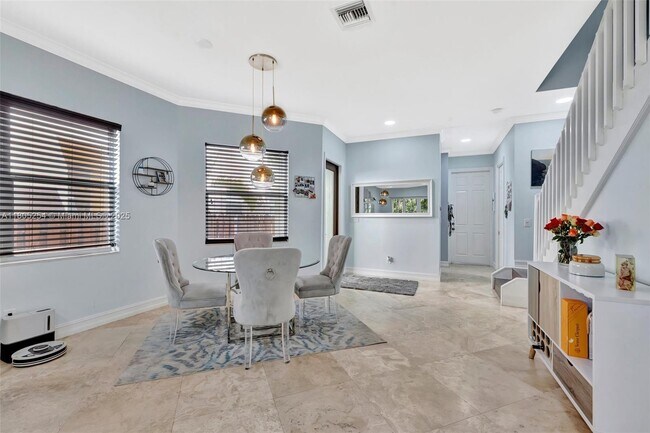 Building Photo - 853 SW 11th Ct