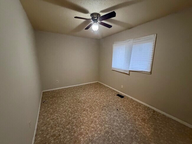 Building Photo - 1016 Camaro-