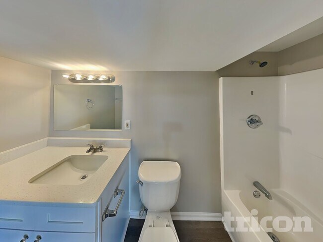 Building Photo - 385 Nectarine Dr
