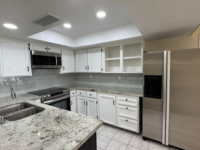 Building Photo - 5502 W Frier Dr