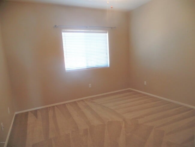 Building Photo - 1281 E Hampton Ln