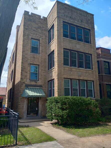Building Photo - 5538 N Paulina St