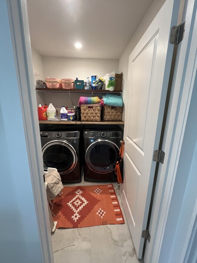 Building Photo - 16 Old Stoney Ln