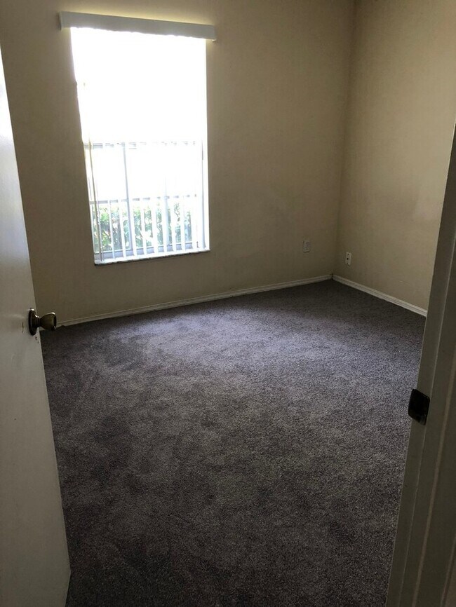 Building Photo - Don’t miss this beautiful 3-bedroom, 2-bat...