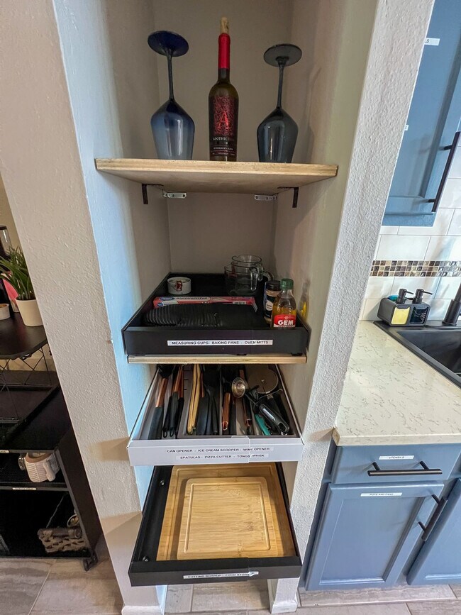 Building Photo - 14898 Granada Dr