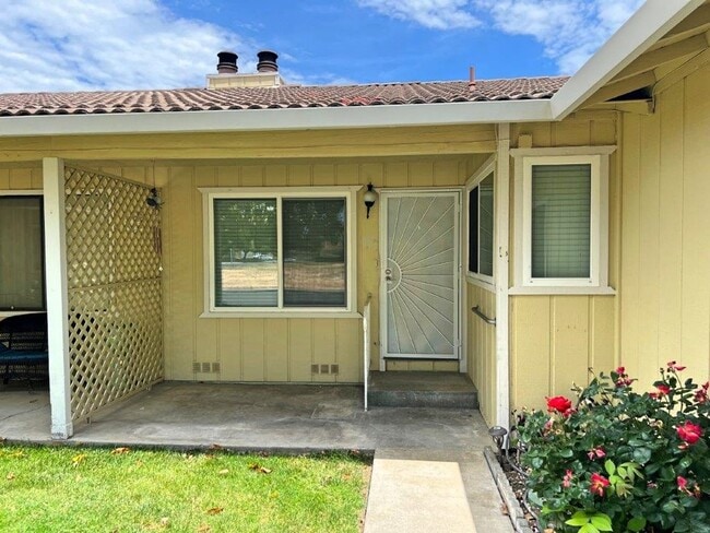 Building Photo - Remodeled Beautiful 2 Bedroom Senior Duple...