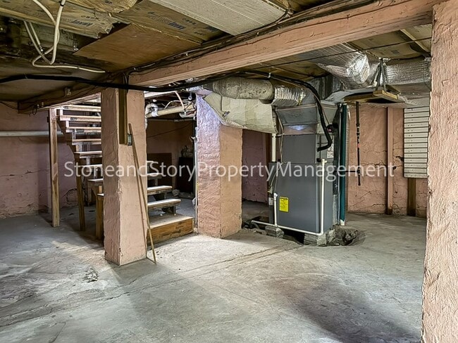 Building Photo - 3 bedroom 2 bath near Washburn University