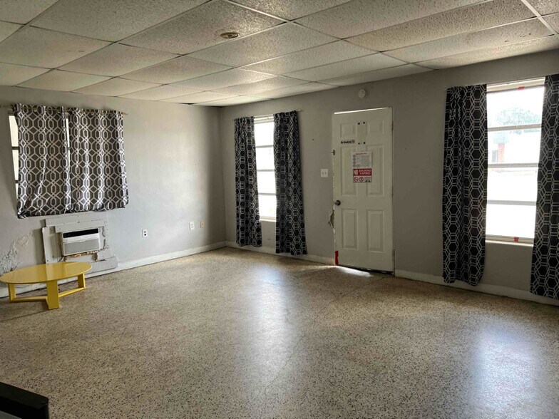 Building Photo - 6480 Miami Dr