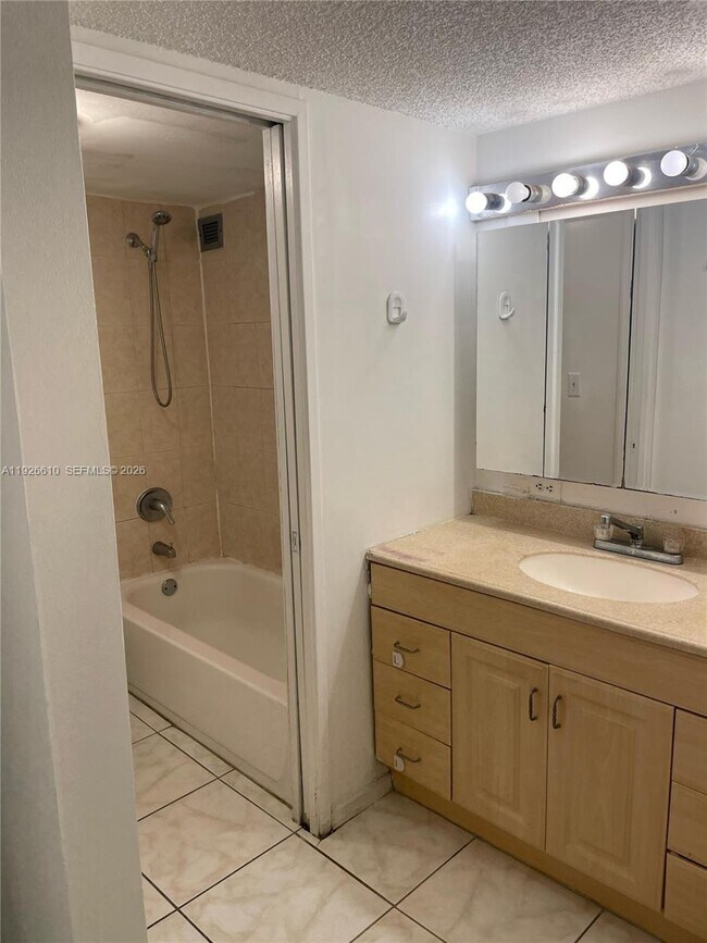 Building Photo - 17021 N Bay Rd