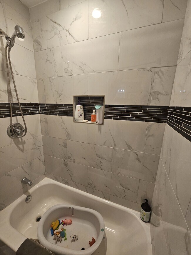 Building Photo - 2737 Celia Ave