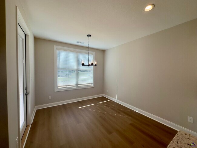 Building Photo - 111 Meyers Lake Dr