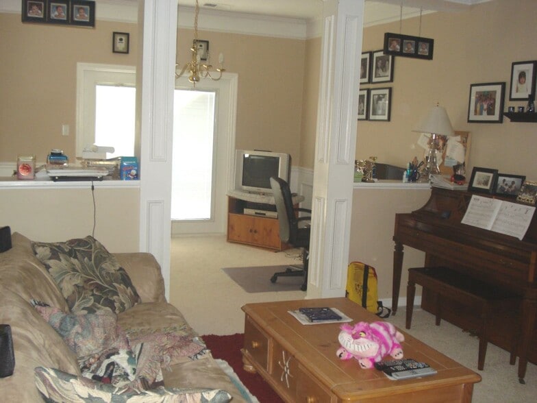 Building Photo - 14523 John Beck Dr