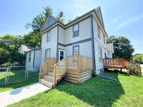 Building Photo - 722 Grand Ave