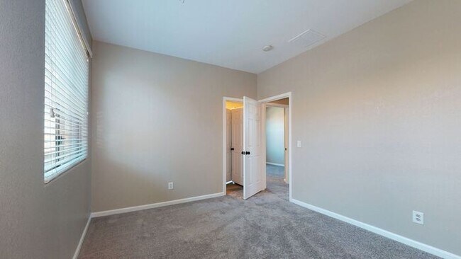 Building Photo - 4125 E Bellerive Dr
