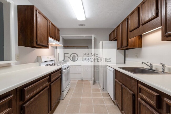 Building Photo - 1350 Brockett Pl