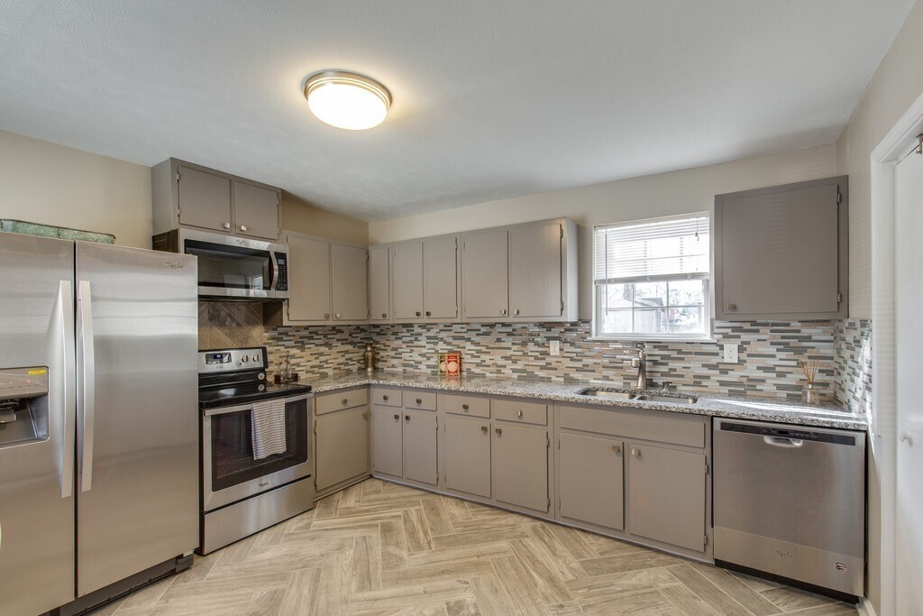 Building Photo - 1417 22nd Ave N