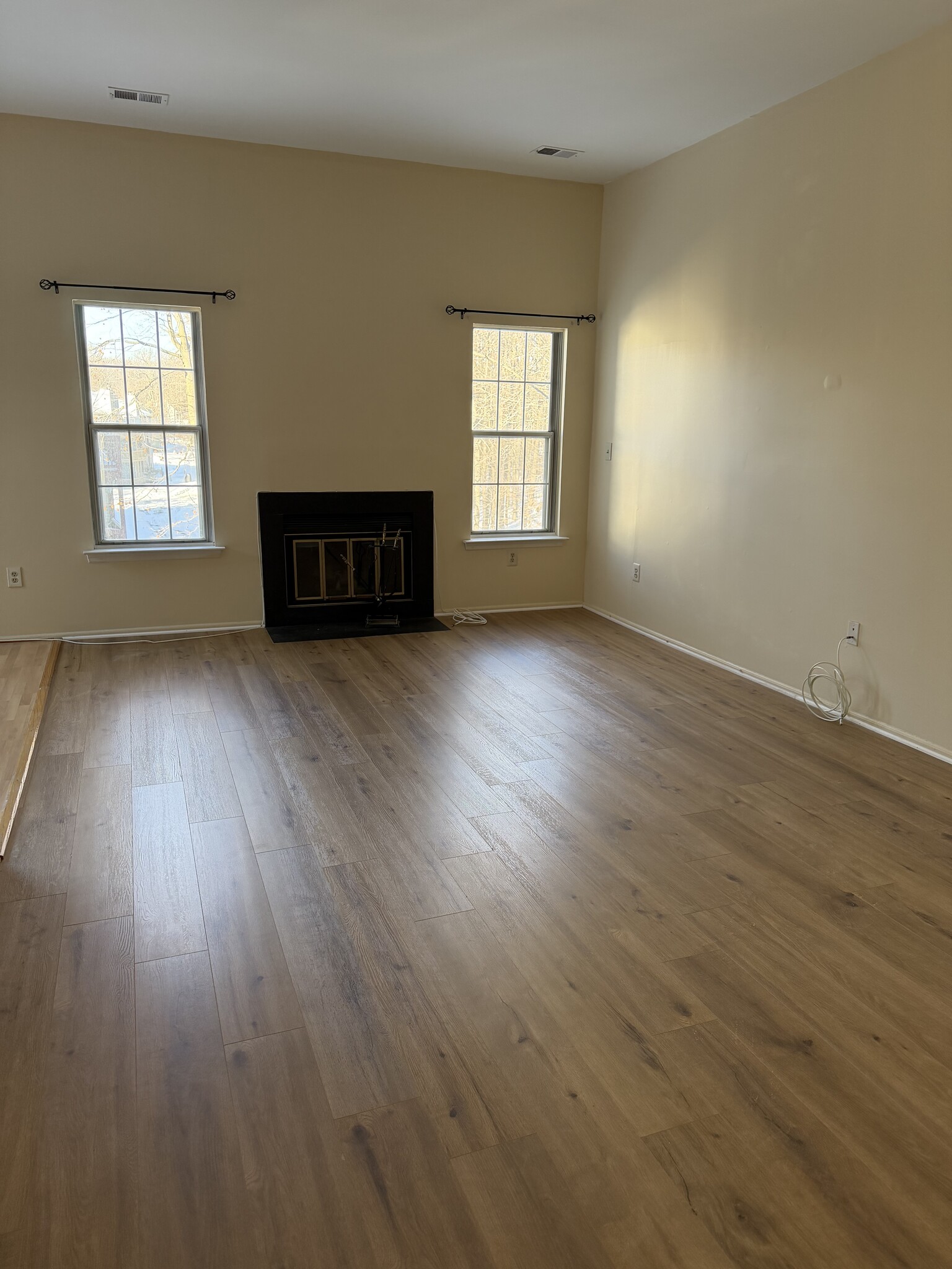 Building Photo - 5083 Beech Ct