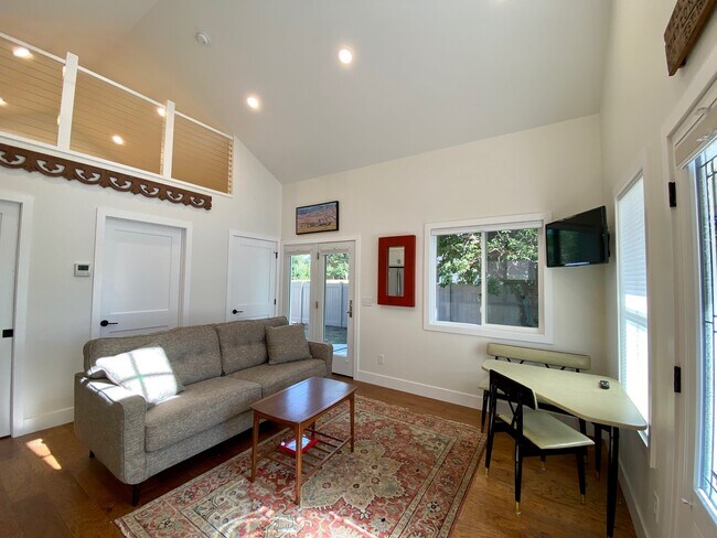 Building Photo - 1401 Bleistein Ave