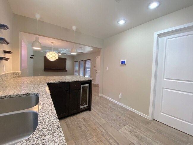 Building Photo - West El Paso 4bed/3.5bath Townhome