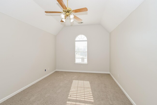 Building Photo - 9720 Lakeland Hills Cove