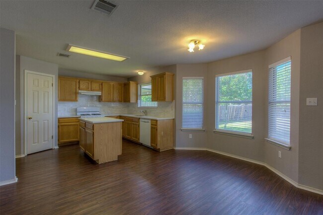 Building Photo - 3510 Sauls Dr