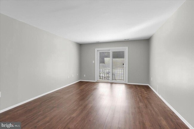 Building Photo - 915 Silver Ct