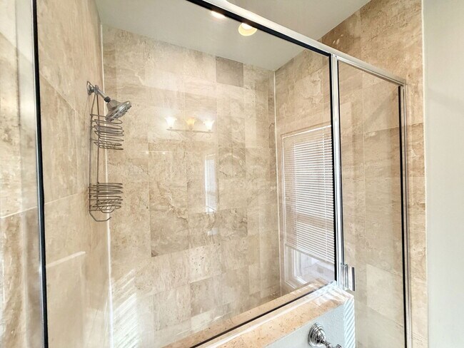 Building Photo - 2223 Amherst Ave