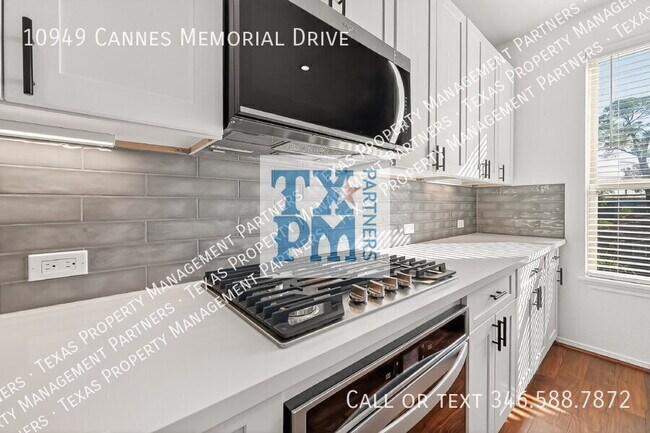 Building Photo - 10949 Cannes Memorial Dr