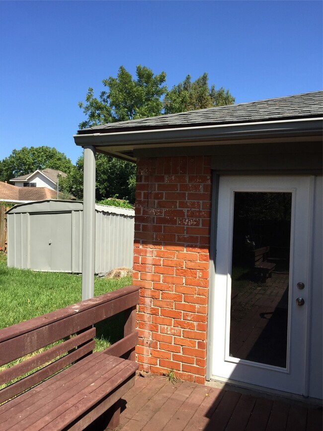 Building Photo - 5811 Woodmancote Dr