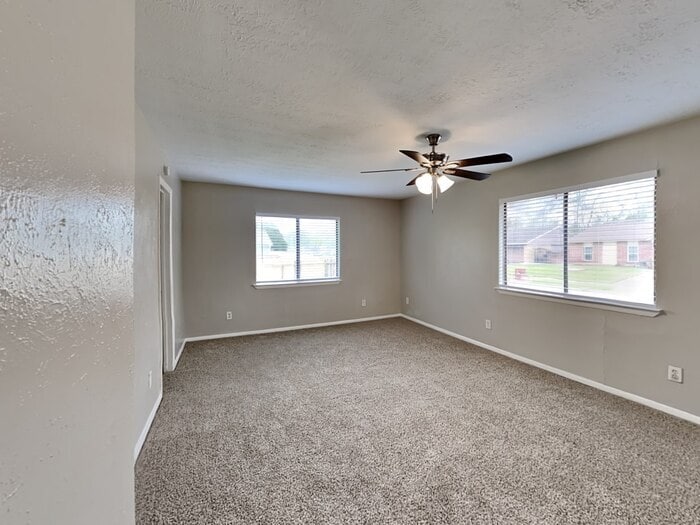 Building Photo - 14002 Edenglen Dr