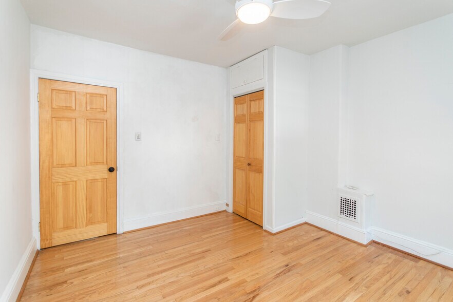 Building Photo - 527 S Lecount St