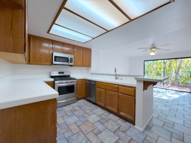 Building Photo - 1548 Vallecito