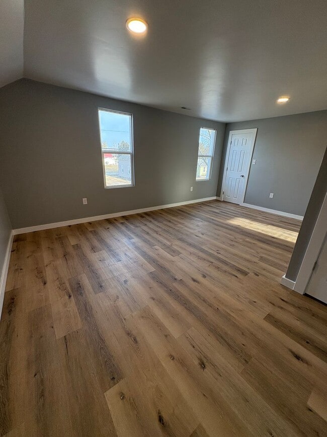 Building Photo - 315-317 Smith