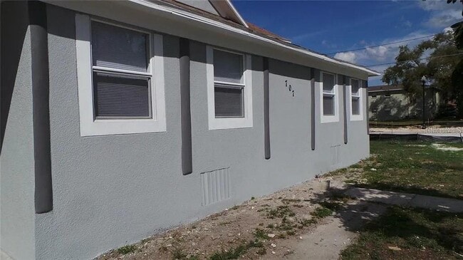 Building Photo - 707 Ave B SW