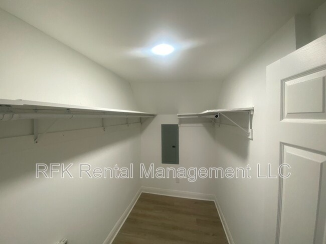 Building Photo - 2224 Langley Ave