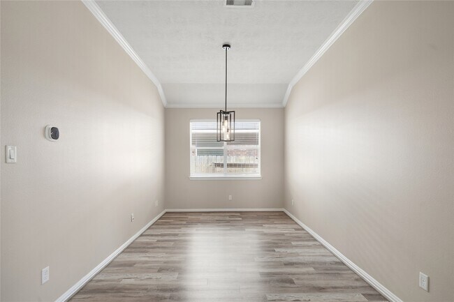 Building Photo - 24503 Lakecrest Bend Dr